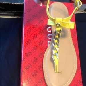 Yellow leather Guess Sandals 👡